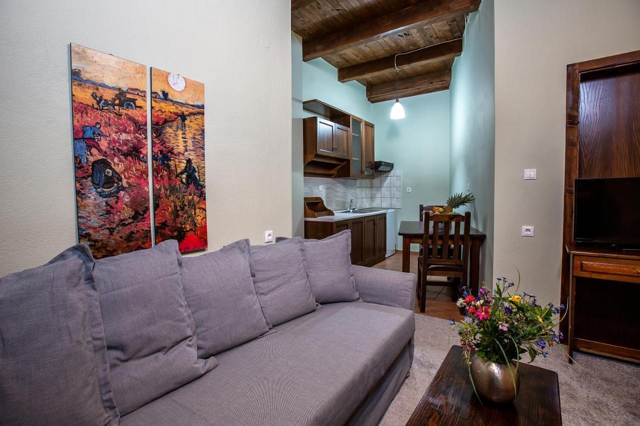 La Noi Guesthouse Samarina Ngoại thất bức ảnh