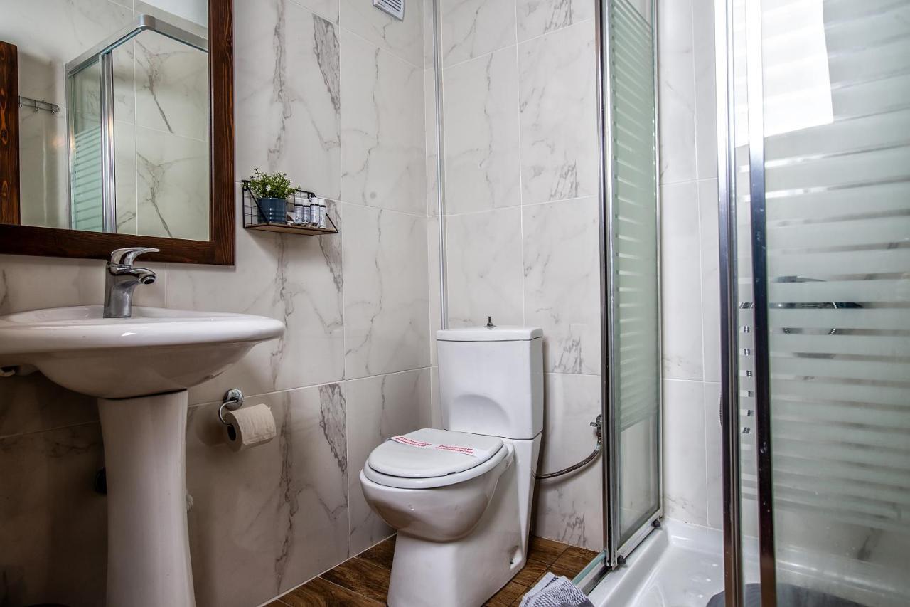 La Noi Guesthouse Samarina Ngoại thất bức ảnh